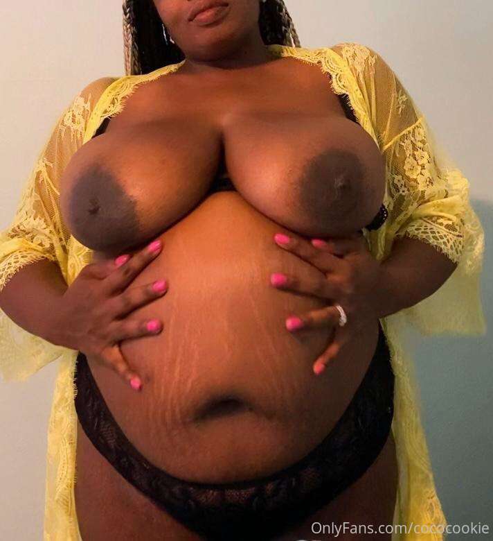 Who wants solo pregnant customs?! DM me to set something up!..