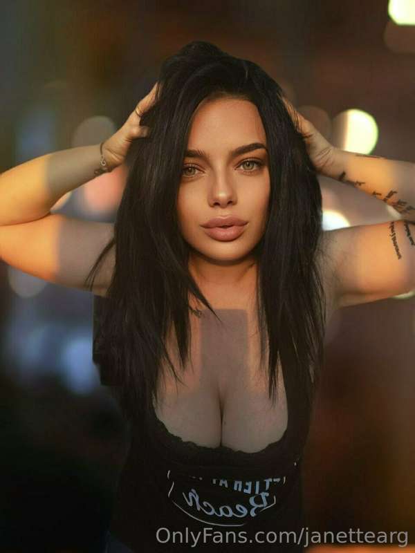 Don't let me play with my pussy alone ! Help me , is free ! ..