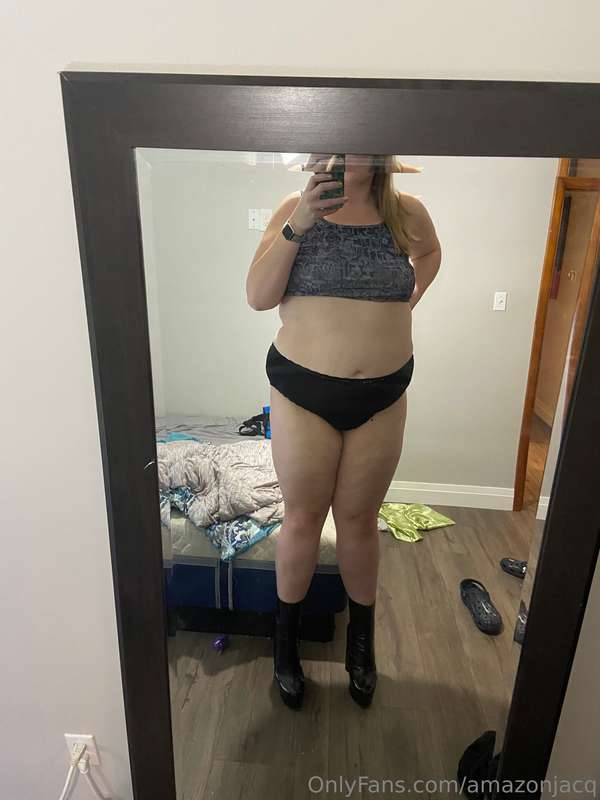 Cracking out the big heels again 🤭😈 