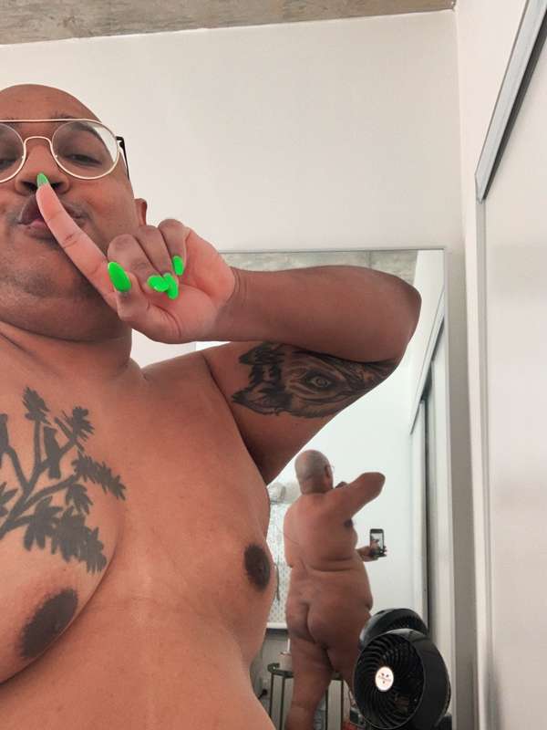Out of the shower and hungry for dick 😈🫡
