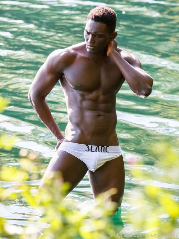 See it all on my main page https://onlyfans.com/alexgedefitn..