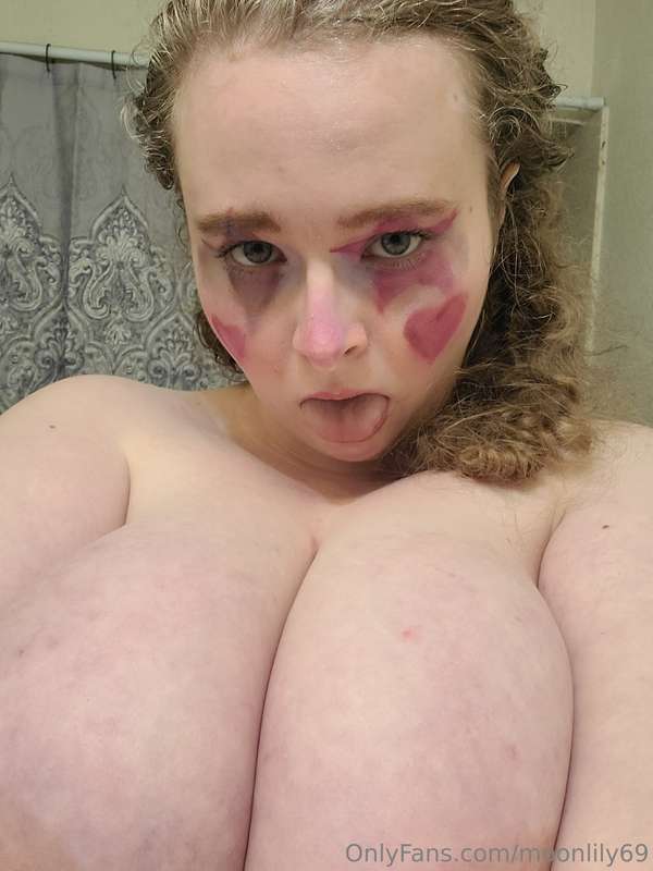 Got tipsy playing with makeup lol