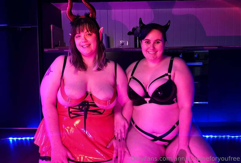 @ariajinxfree and I have something spicy and new coming out ..