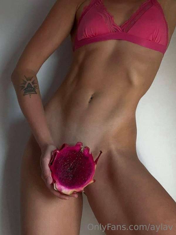 🍓My vibe in one photo...Do you like this?🍓 Classy.. Stylish...