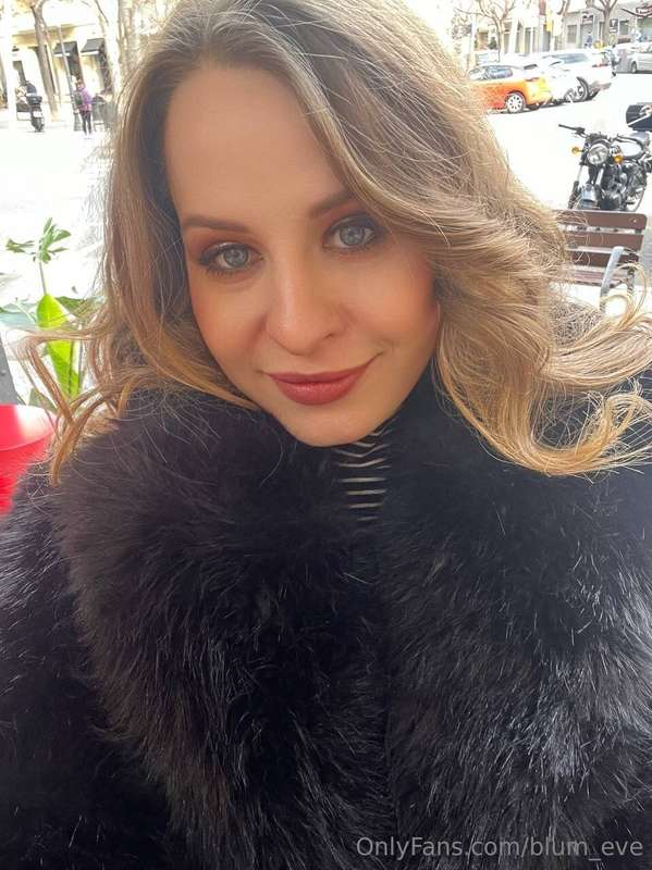 Beautiful makeup and hair, and I feel irresistible🥰