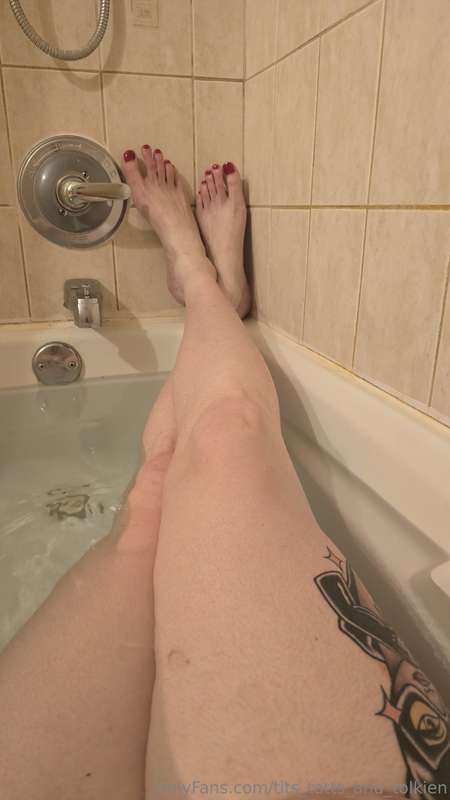 tits_tatts_and_tolkien