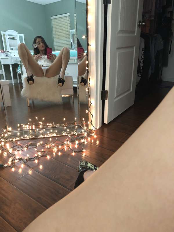 Photo 21 de Emily Willis sur Tocromo