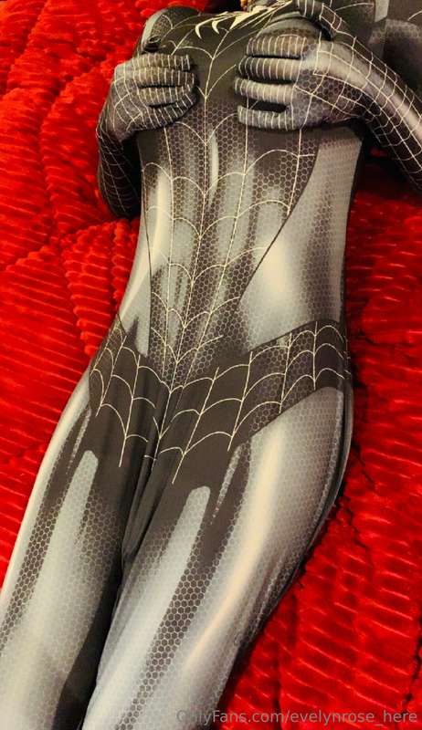 🖤🕷️