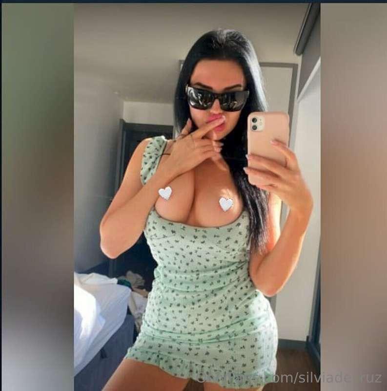 @leila_jadee Loves passionate sex, loves cum on her face and..