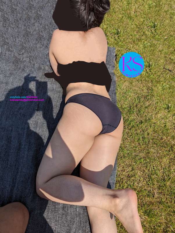 Edit: 22/07/22 First photo added. 

It's 40 degrees in Londo..