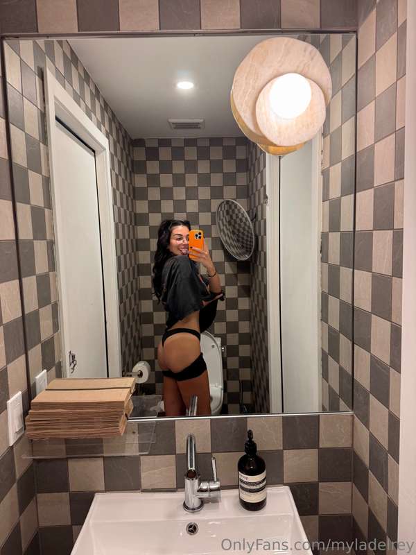 Mirror says I’m cute, do you agree? 😇