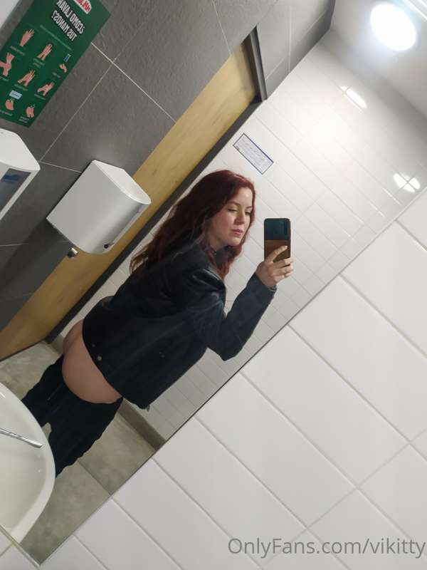 vikitty image #0