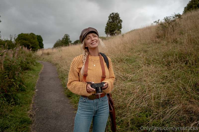 These rainy days have me romanticizing sweater weather again..