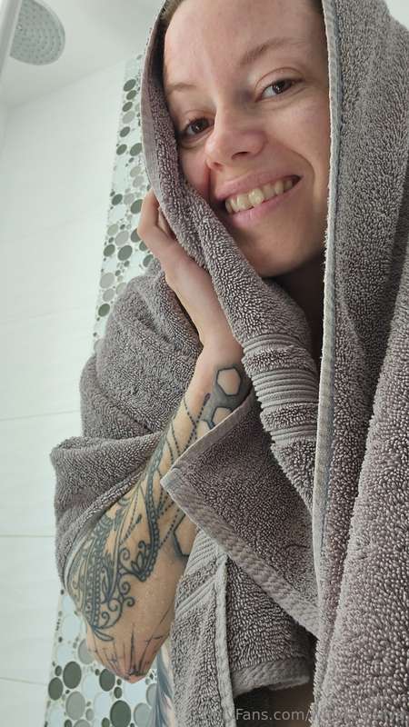 Showers can be so fun 😘😘😘
