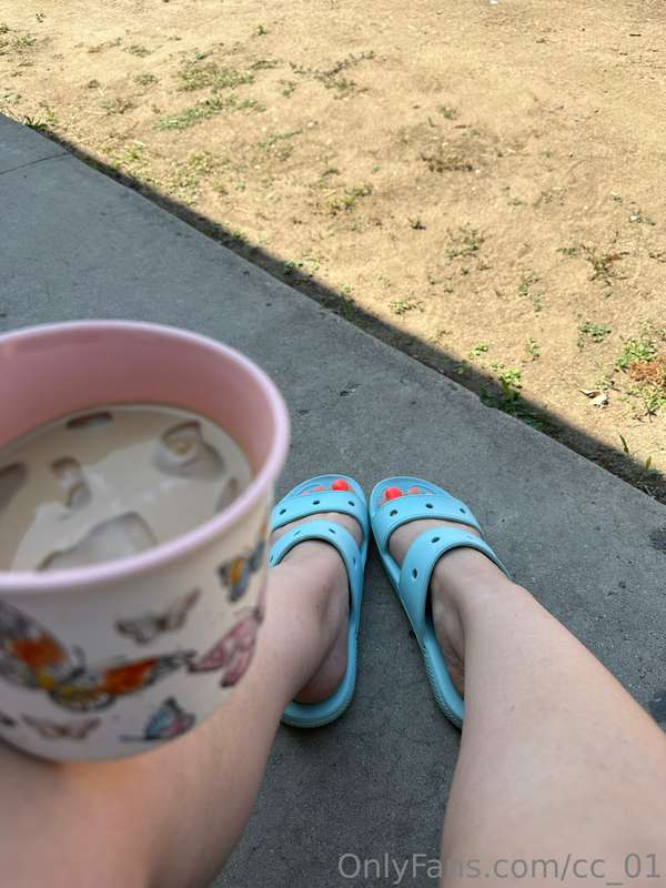 Feet out and coffee in hand 💛