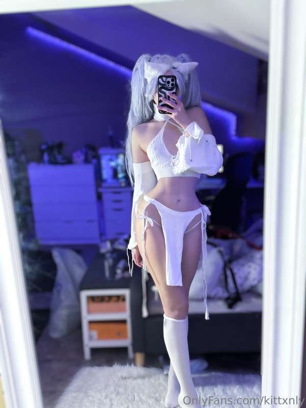 Meowww Come see the naughty pics on my VIP :3 50% Sale join ..