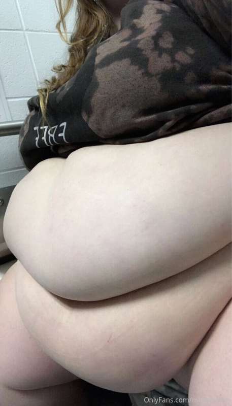 Starting to love my hanging belly as much as I love my stret..