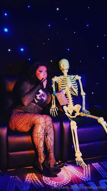 Spooky Season is HERE 👻💀 Guess who’s getting boned today… 😈💦..