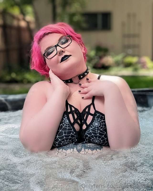 This tease is free… but my scream? That’ll cost you 😈💦