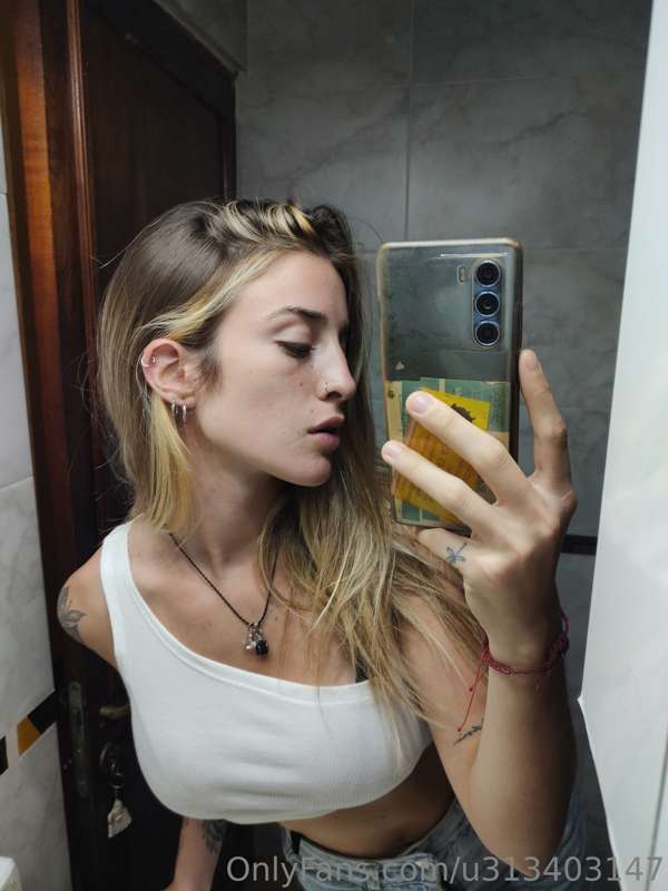 Te gustaría ver lo que hay debajo de este top?🔥