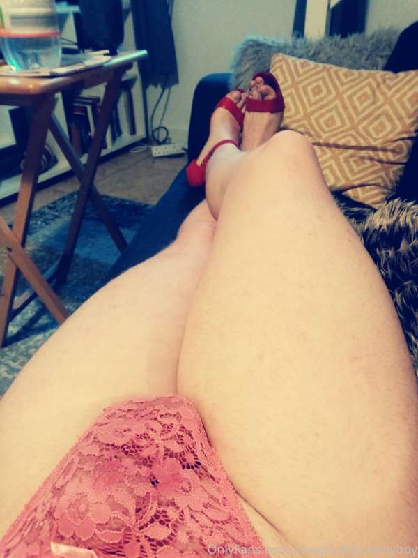 Free house to roam in nothing but my heels and my favorite g..