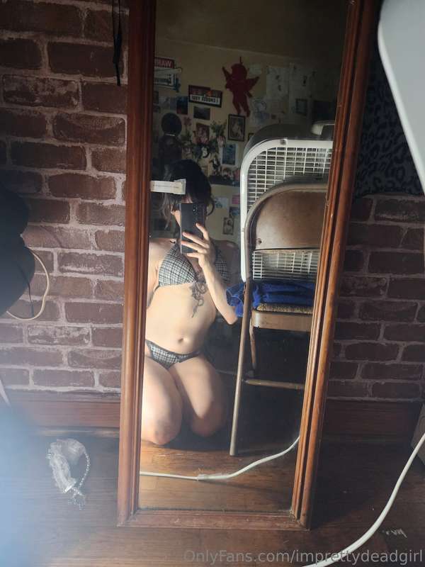 imprettydeadgirl