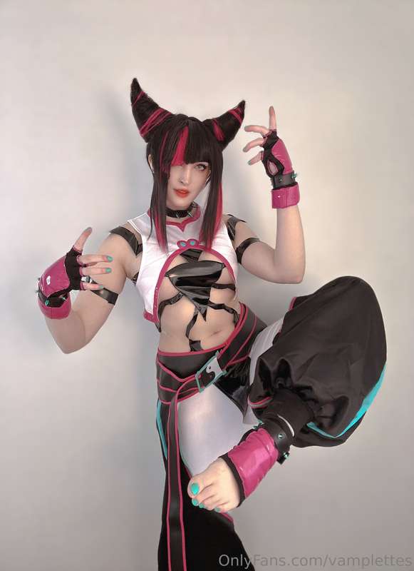 More Juri toes 👀