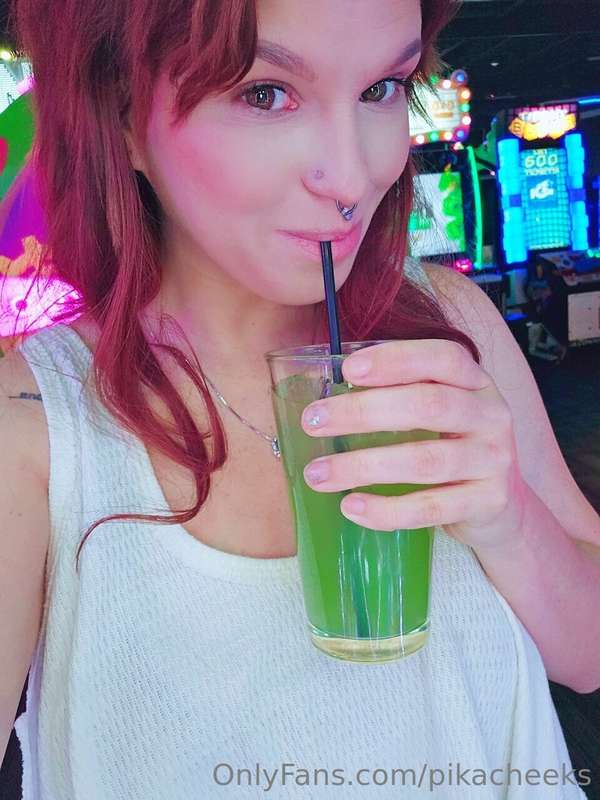 Buy me drinks and I'll send you nudes ! 😍😘