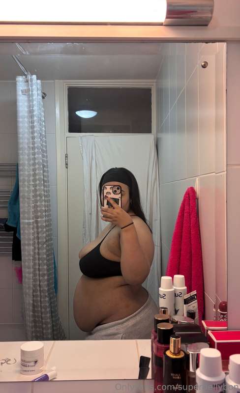 Feeling extra fat and jiggly today!!Look at the hang 🤤