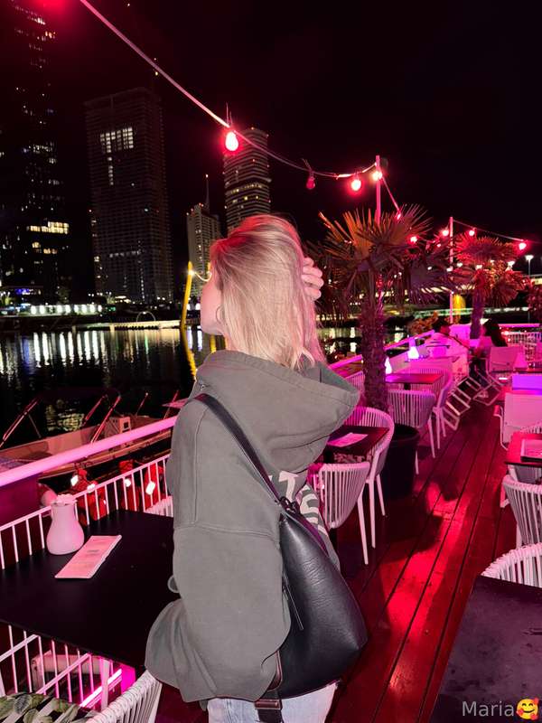 ✨ Soft smile, playful mood & a touch of desire 💕 Can you res..