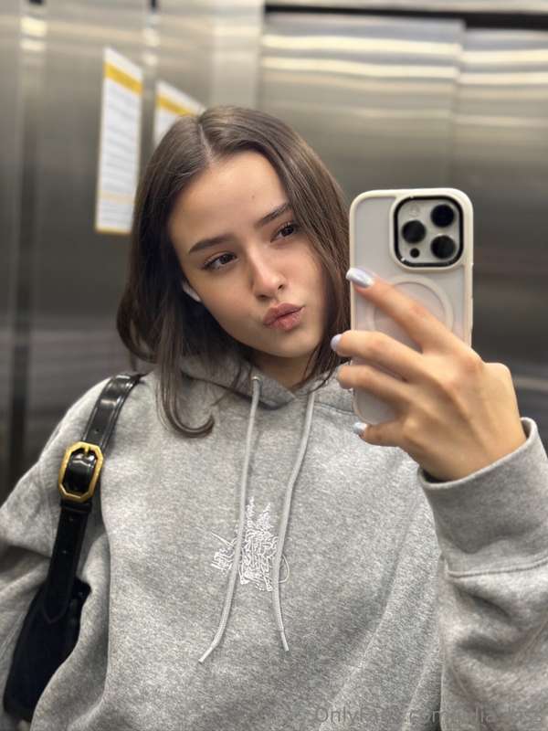 julia_kiss