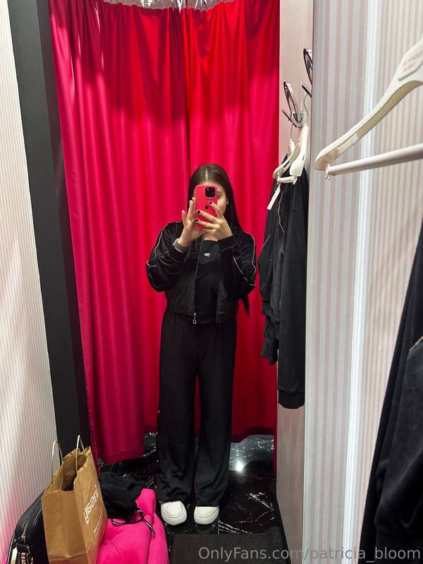 Have you chosen a new outfit, how do you like it?🥰😅❤️