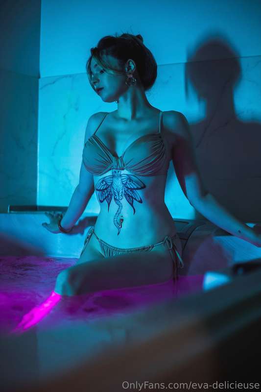 Moment détente dans le jacuzzi… Qui me rejoint ? 🩵💦✨📷 : Cédr..