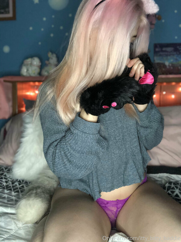 itty_bitty_baddie