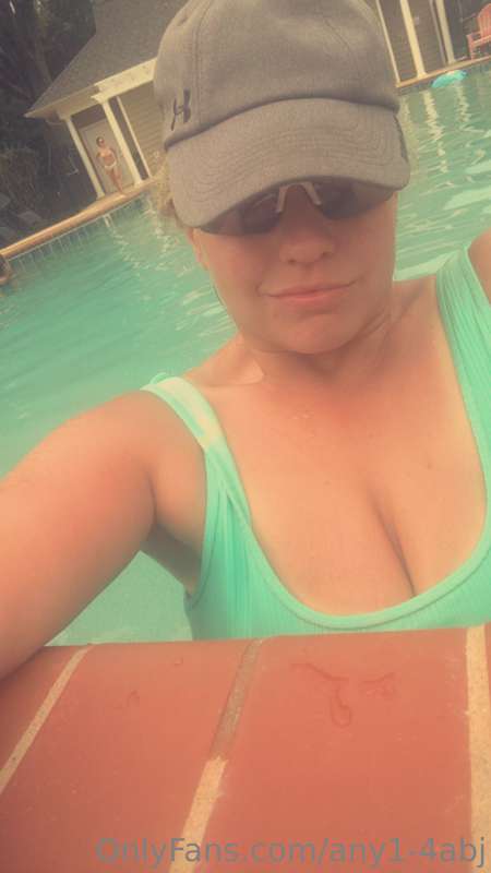 Pool day and drying out. Finally getting some good color. En..