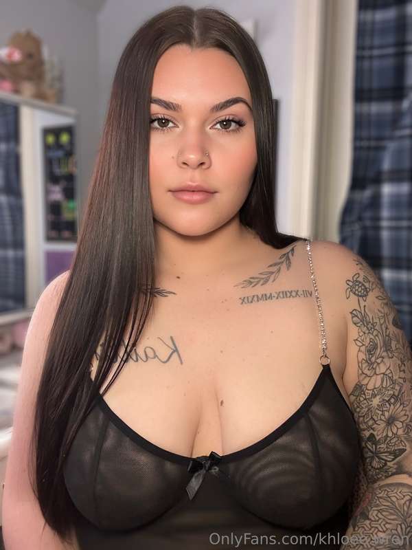 everyone loves a see through dress 😏