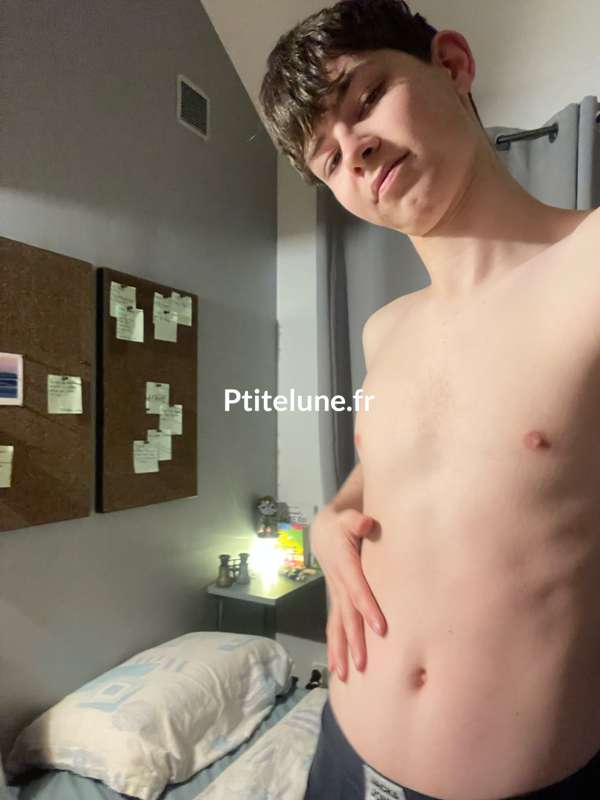 🥵 Uncencored pictures here : onlyfans.com/ptitelune.fr
