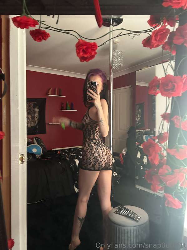 snap0ut0f1t image #1
