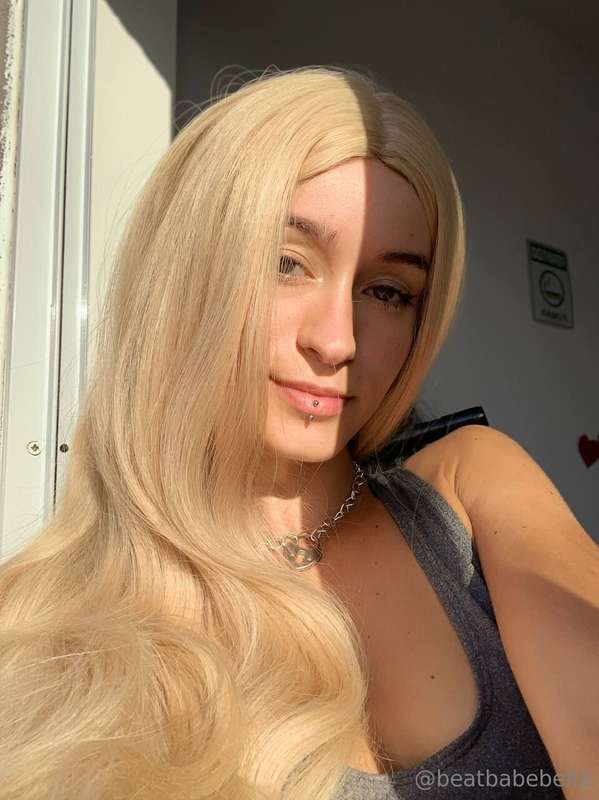 blonde and hot, that's me! 😋
