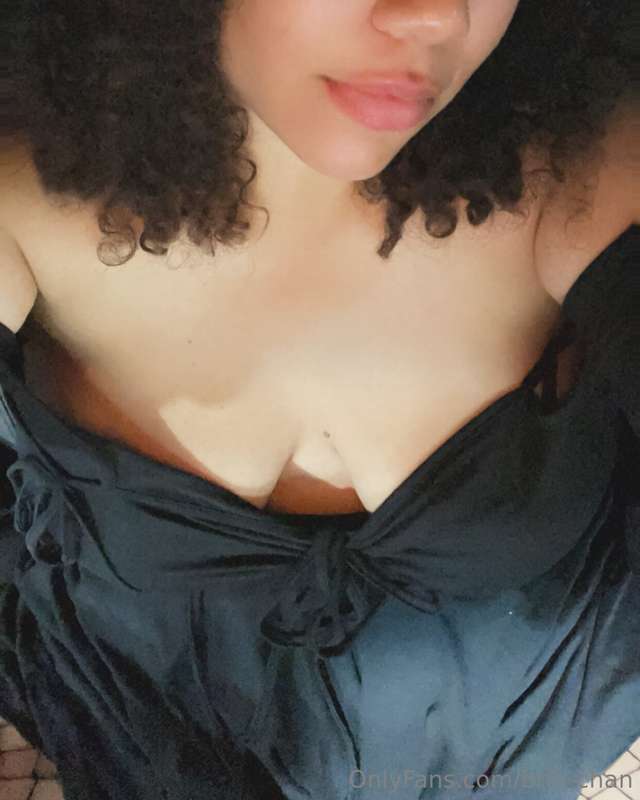 DM me if you want to play 💕 I love sexting with you or givin..
