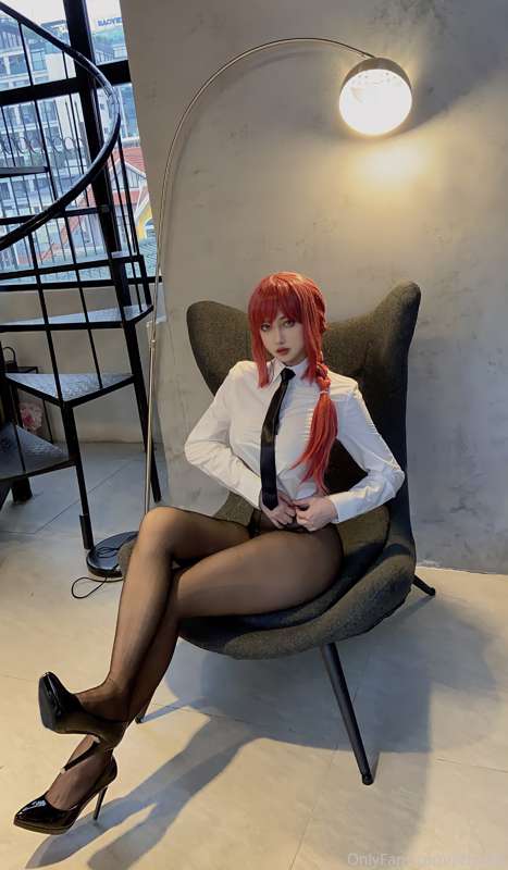 Where do you want me to wrap my legs 😝 