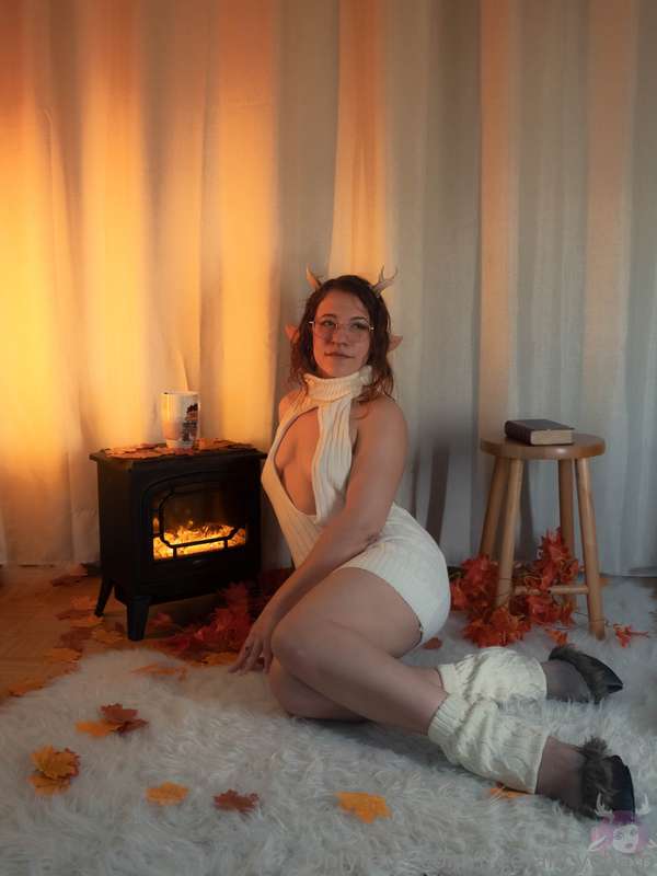 Viens me rejoindre au près de la cheminée ☺️💖Come join me by..