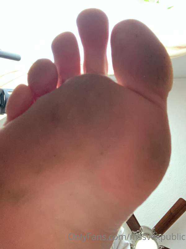 POV of me stepping on your drooling face.

Subscribe to my p..