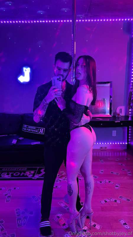 This petite stripper have a nice ass 🤩 I bring her to the ba..