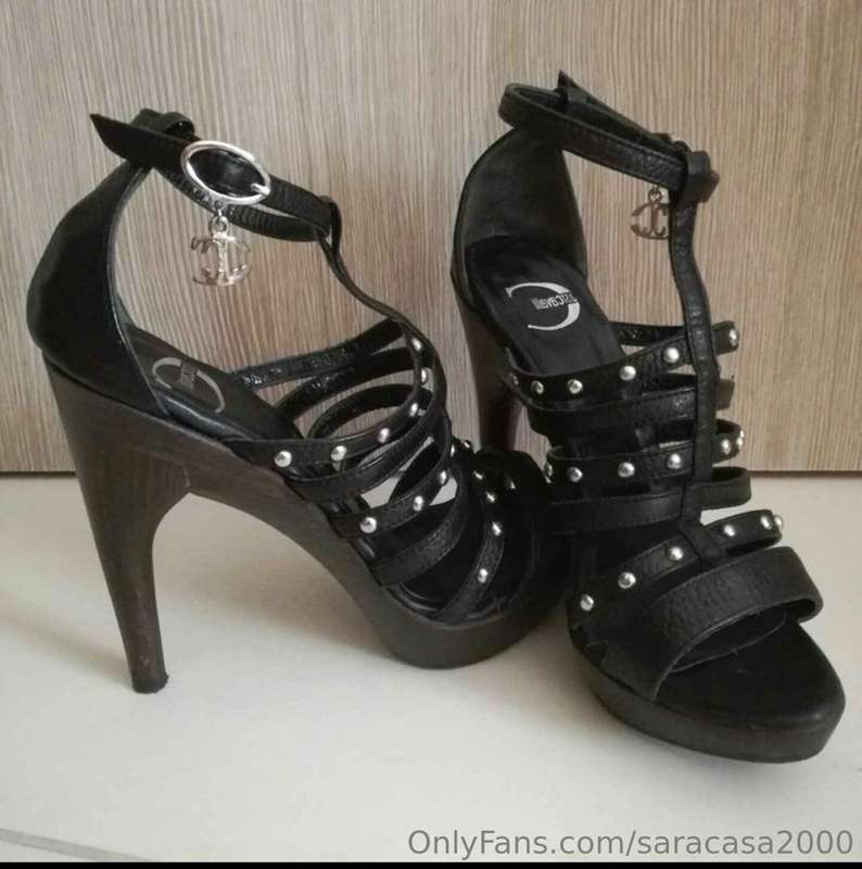 Yes or No ? 👠🦵🏻