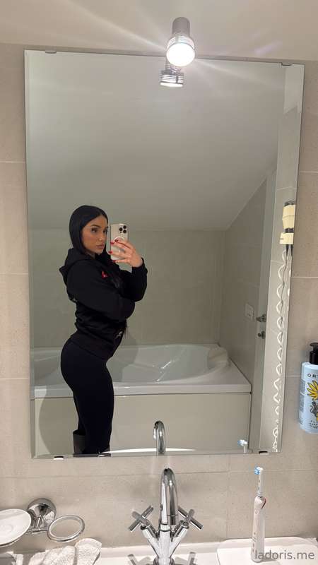 Dovrei riempire la vasca e spogliarmi?💦😘