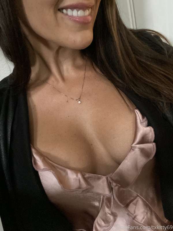 Would you mind if I stayed in my lingerie all day?🤭
