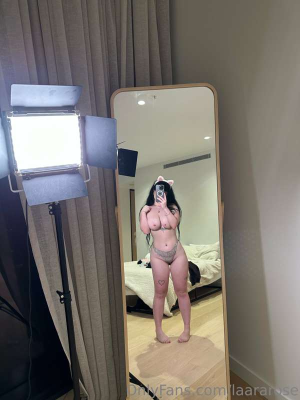 laararose photo