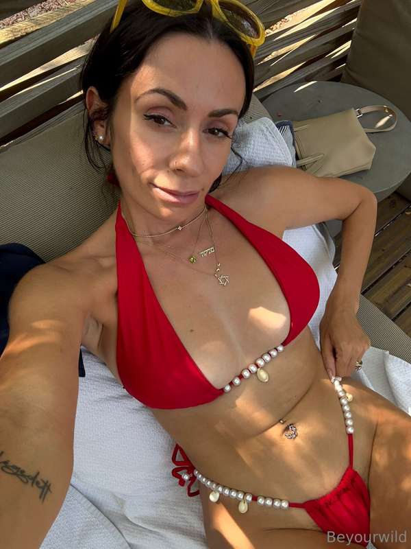 Your favorite distraction in red 😏