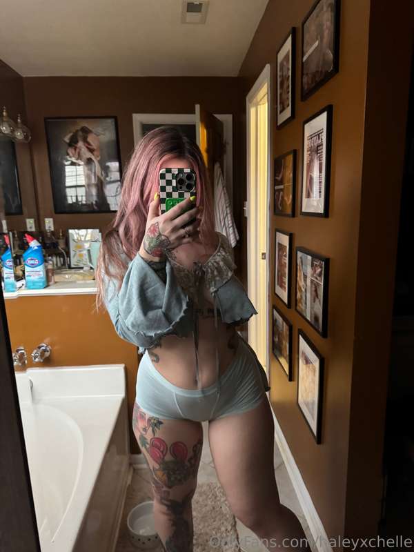 bare 🍒 in your messages rn... just saying ;)